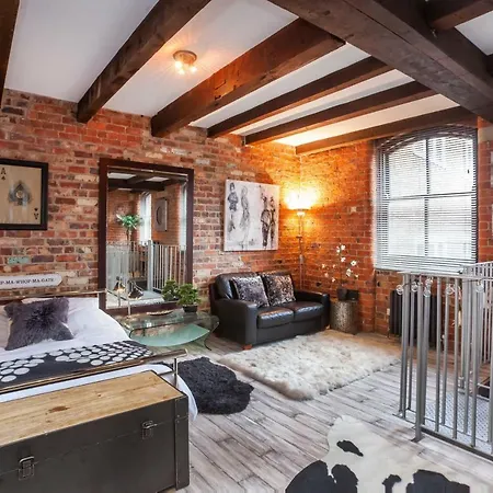1 The Old Mill, Lady Pecketts Yard *